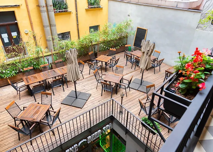 4 Arts Apartments By Adrez